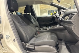 valkoinen Nissan Leaf 2023 kuva 17.