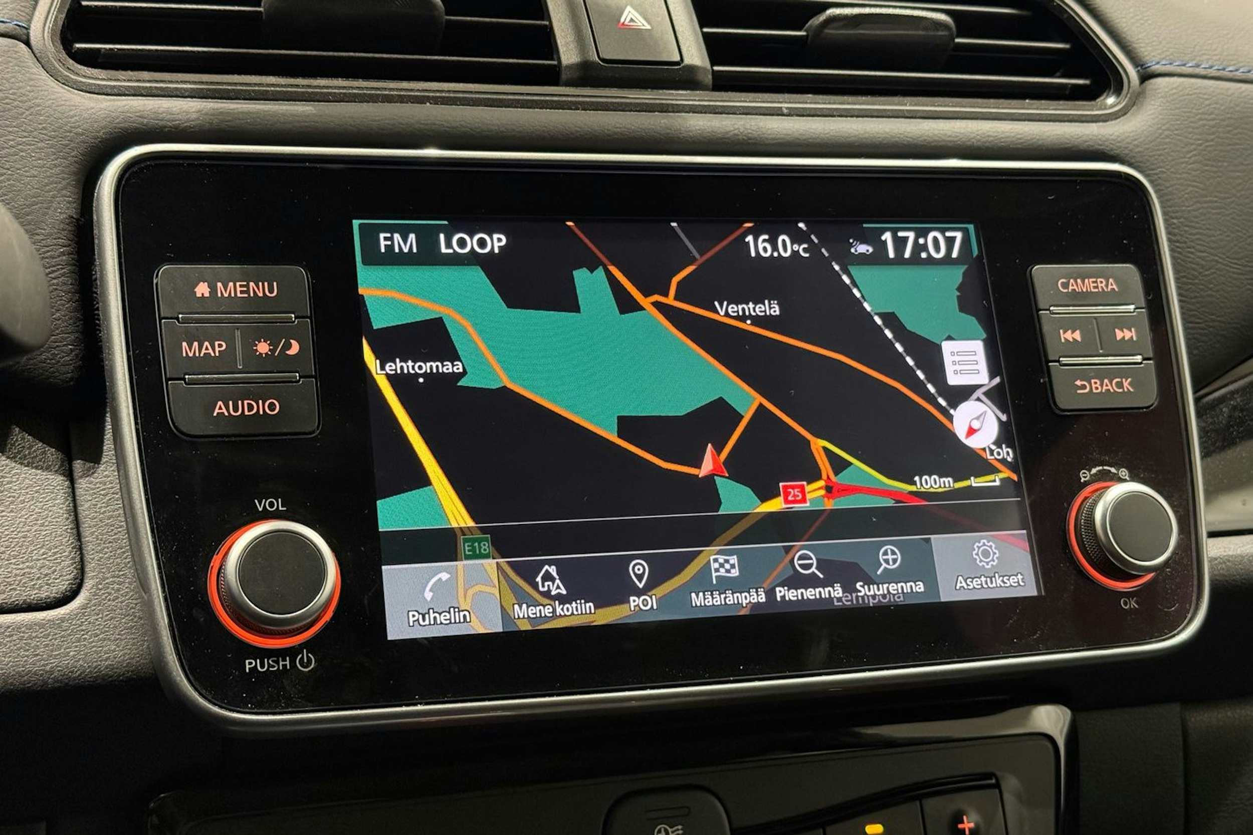 valkoinen Nissan Leaf 2023 kuva 22.