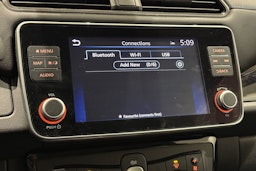 valkoinen Nissan Leaf 2023 kuva 23.