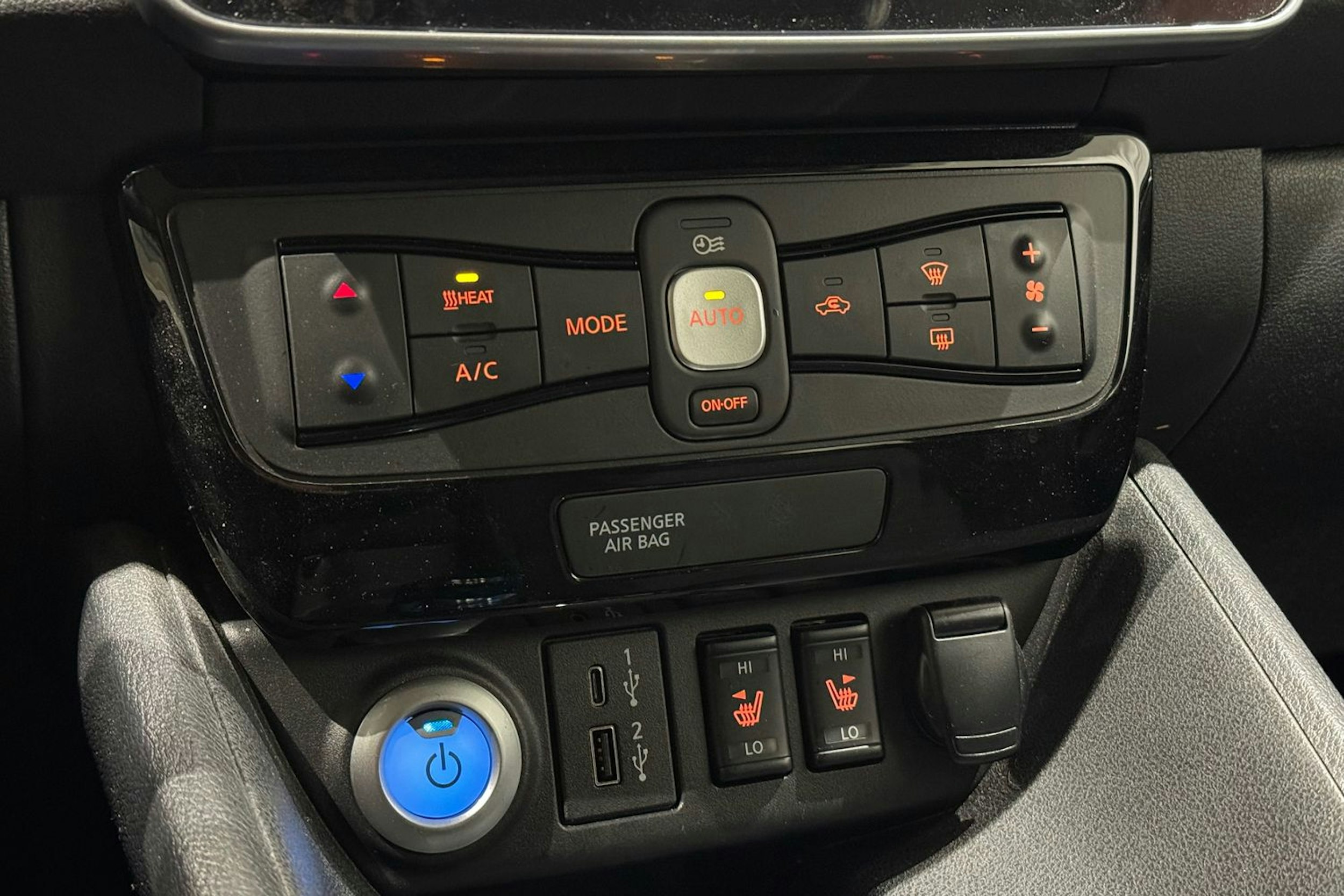 valkoinen Nissan Leaf 2023 kuva 24.