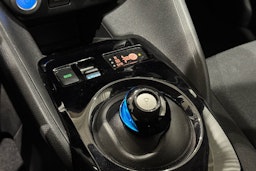 valkoinen Nissan Leaf 2023 kuva 25.