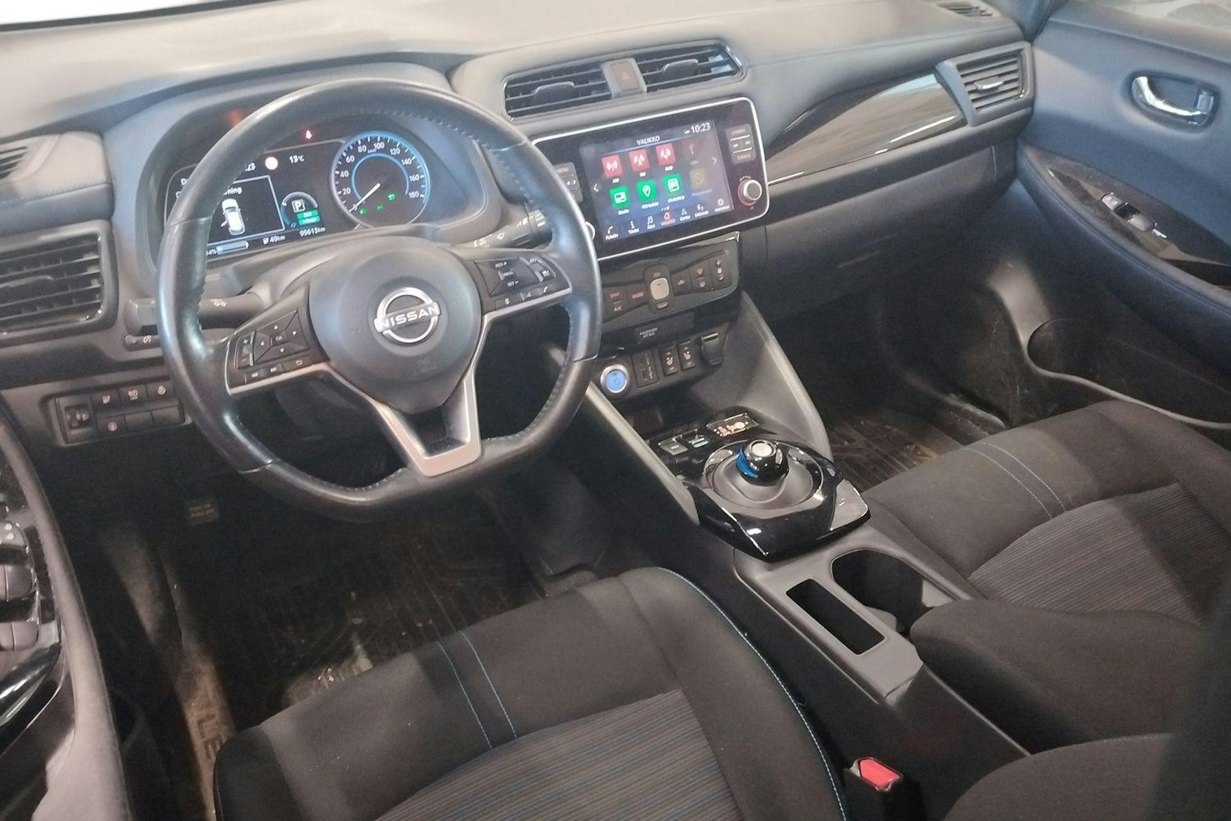 harmaa Nissan Leaf 2023 kuva 3.