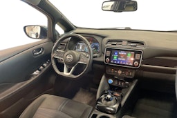 harmaa Nissan Leaf 2023 kuva 9.