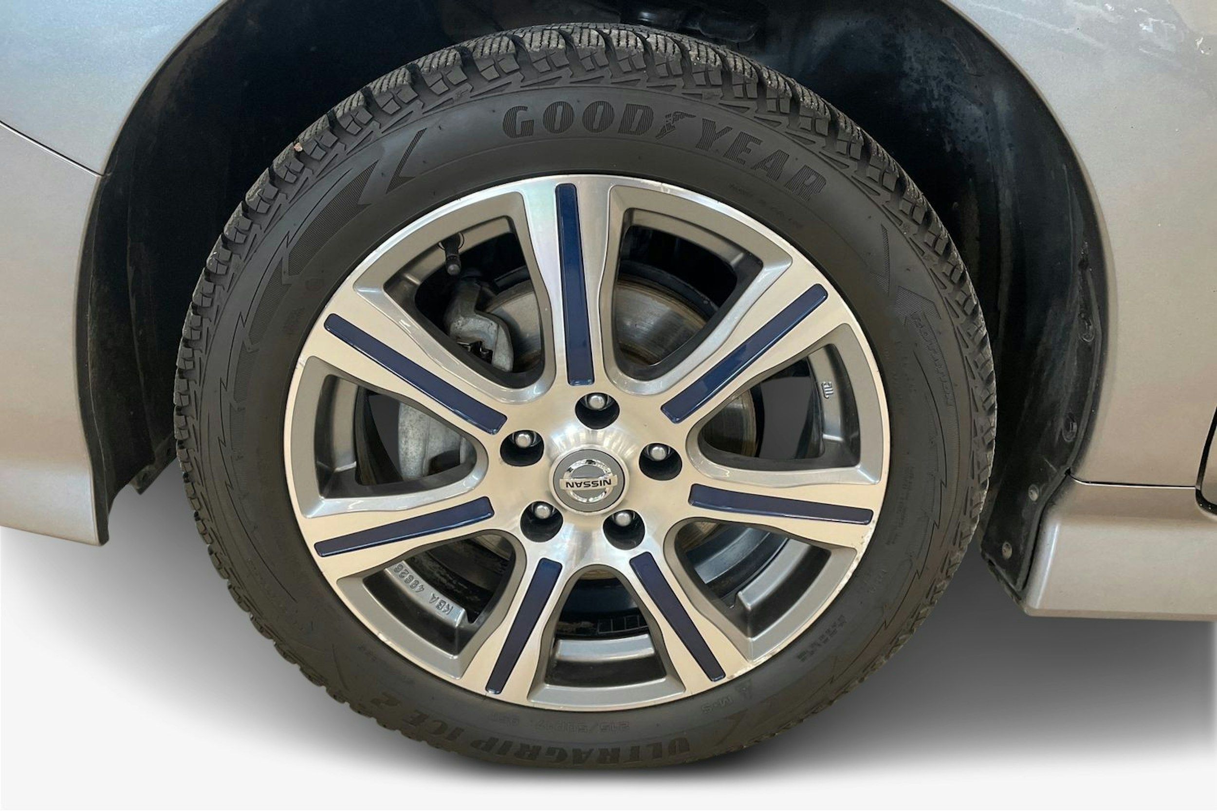 harmaa Nissan Leaf 2023 kuva 11.