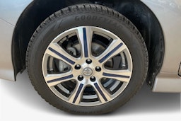 harmaa Nissan Leaf 2023 kuva 11.