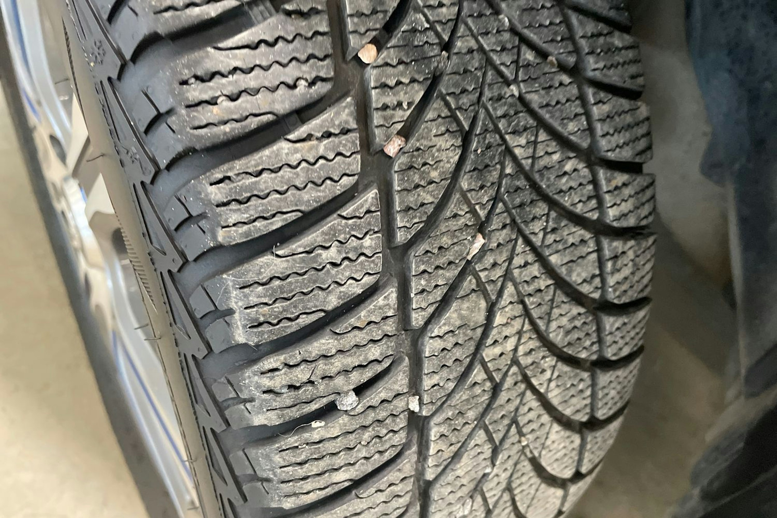 harmaa Nissan Leaf 2023 kuva 13.