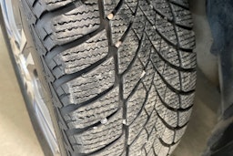 harmaa Nissan Leaf 2023 kuva 13.