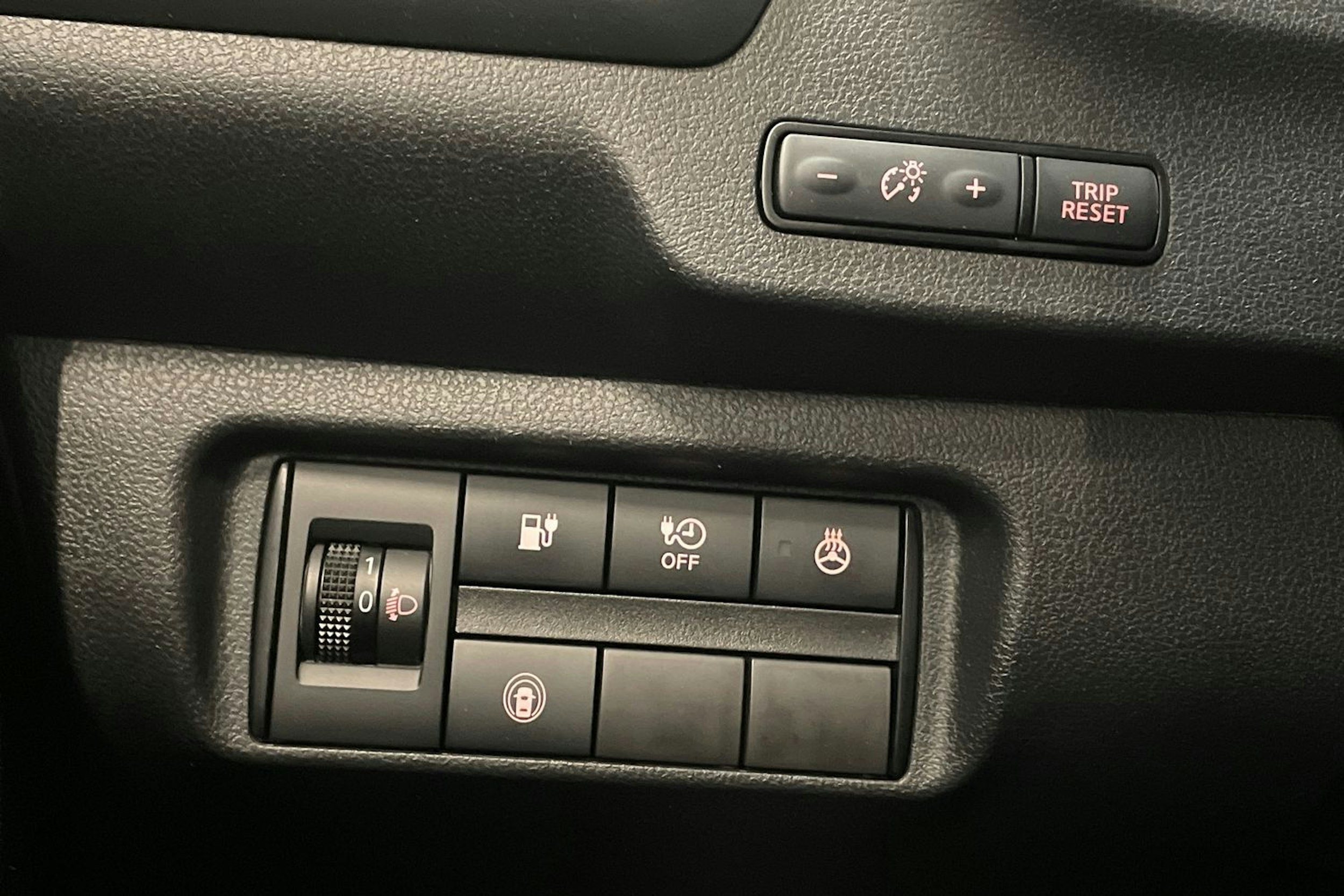 harmaa Nissan Leaf 2023 kuva 19.