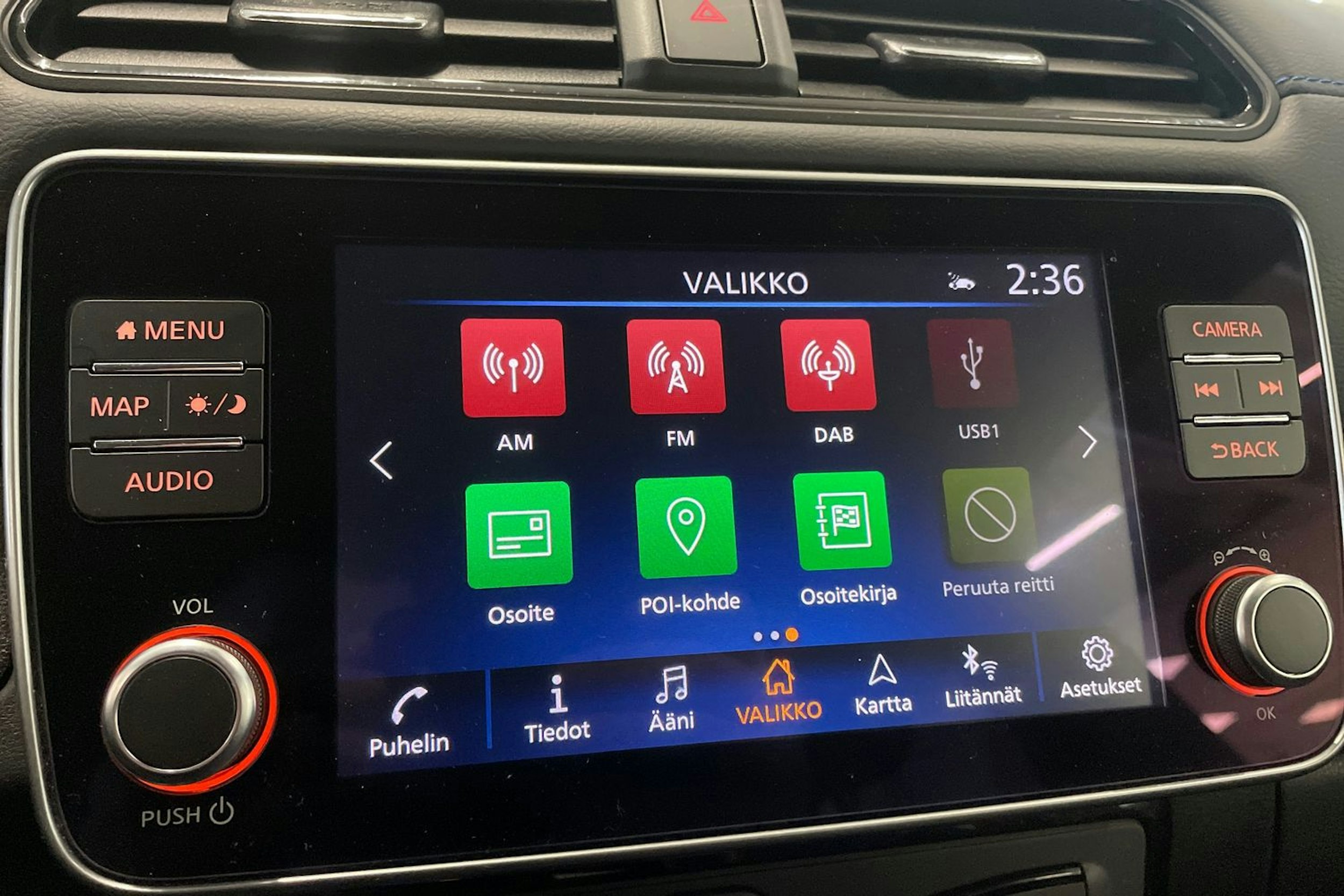 harmaa Nissan Leaf 2023 kuva 22.