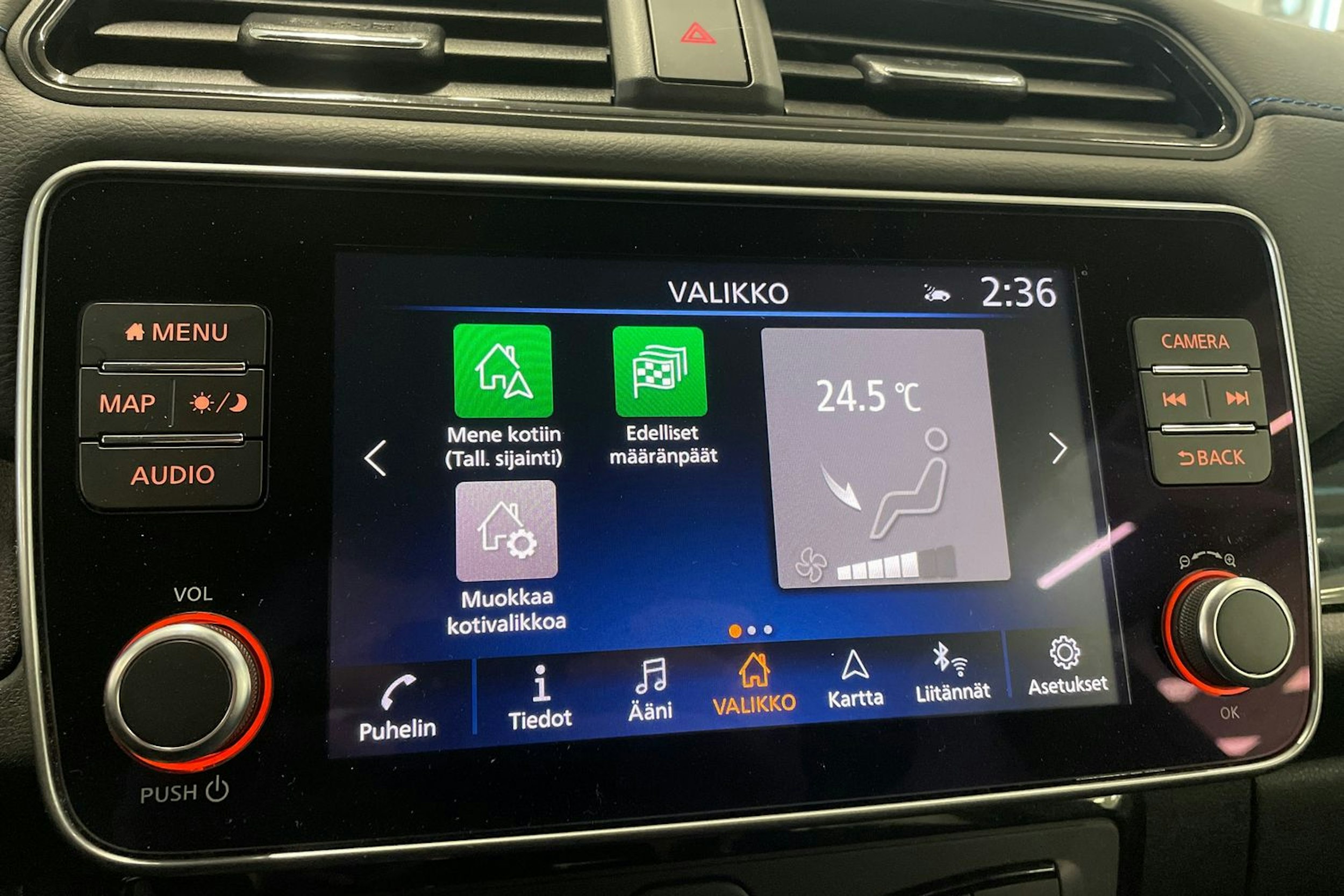 harmaa Nissan Leaf 2023 kuva 23.