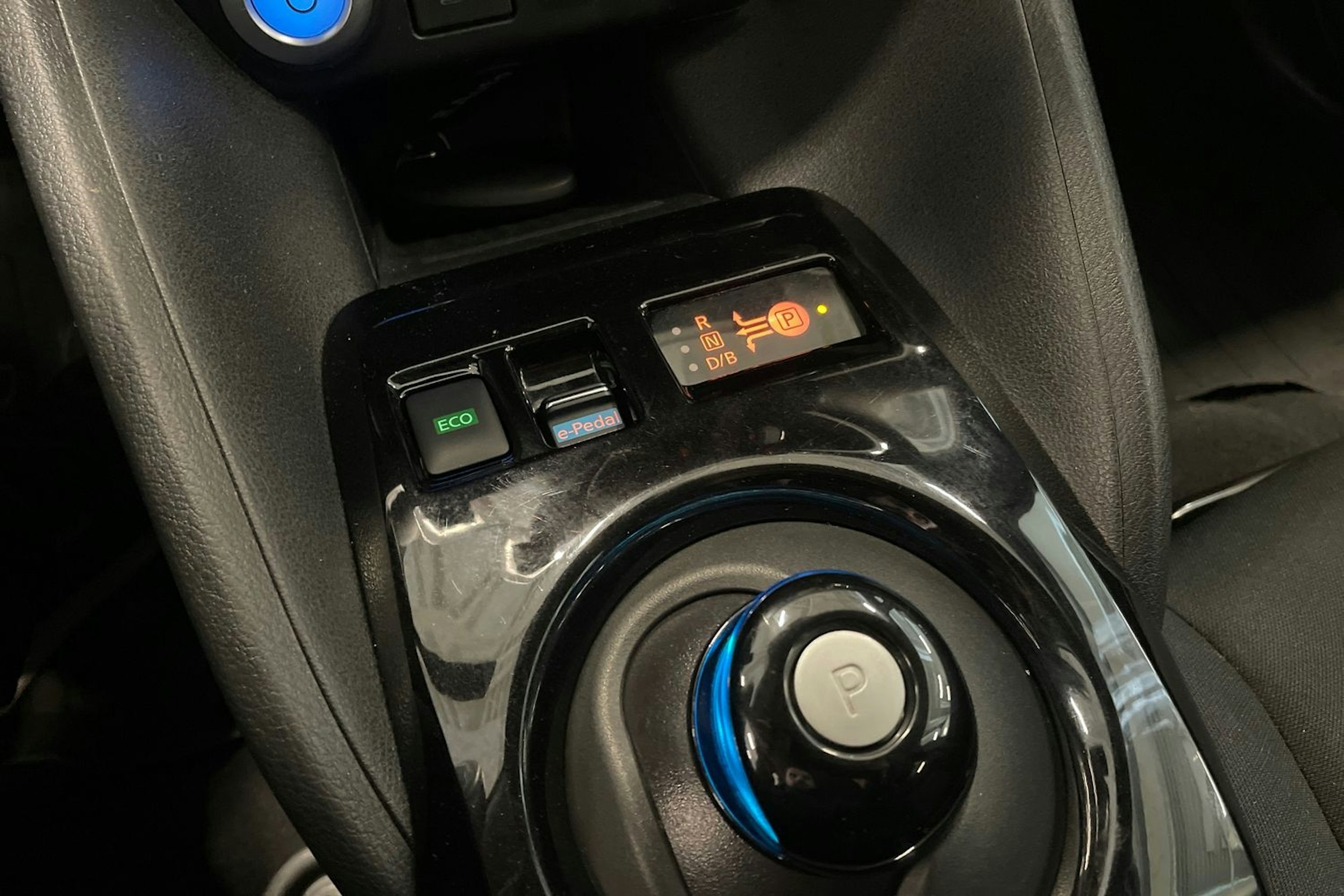 harmaa Nissan Leaf 2023 kuva 28.