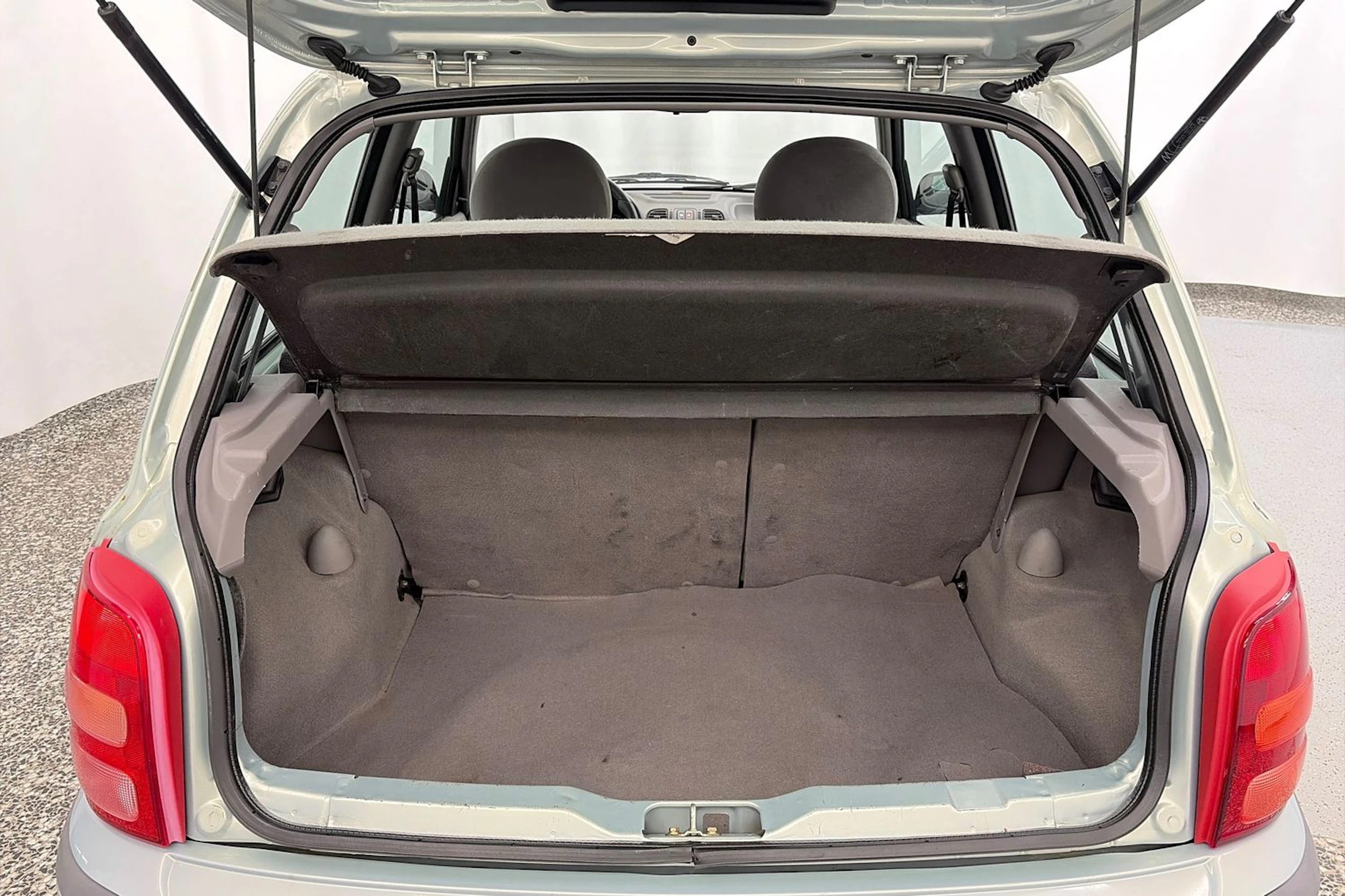 Vihreä Nissan MICRA 2001 kuva 10.