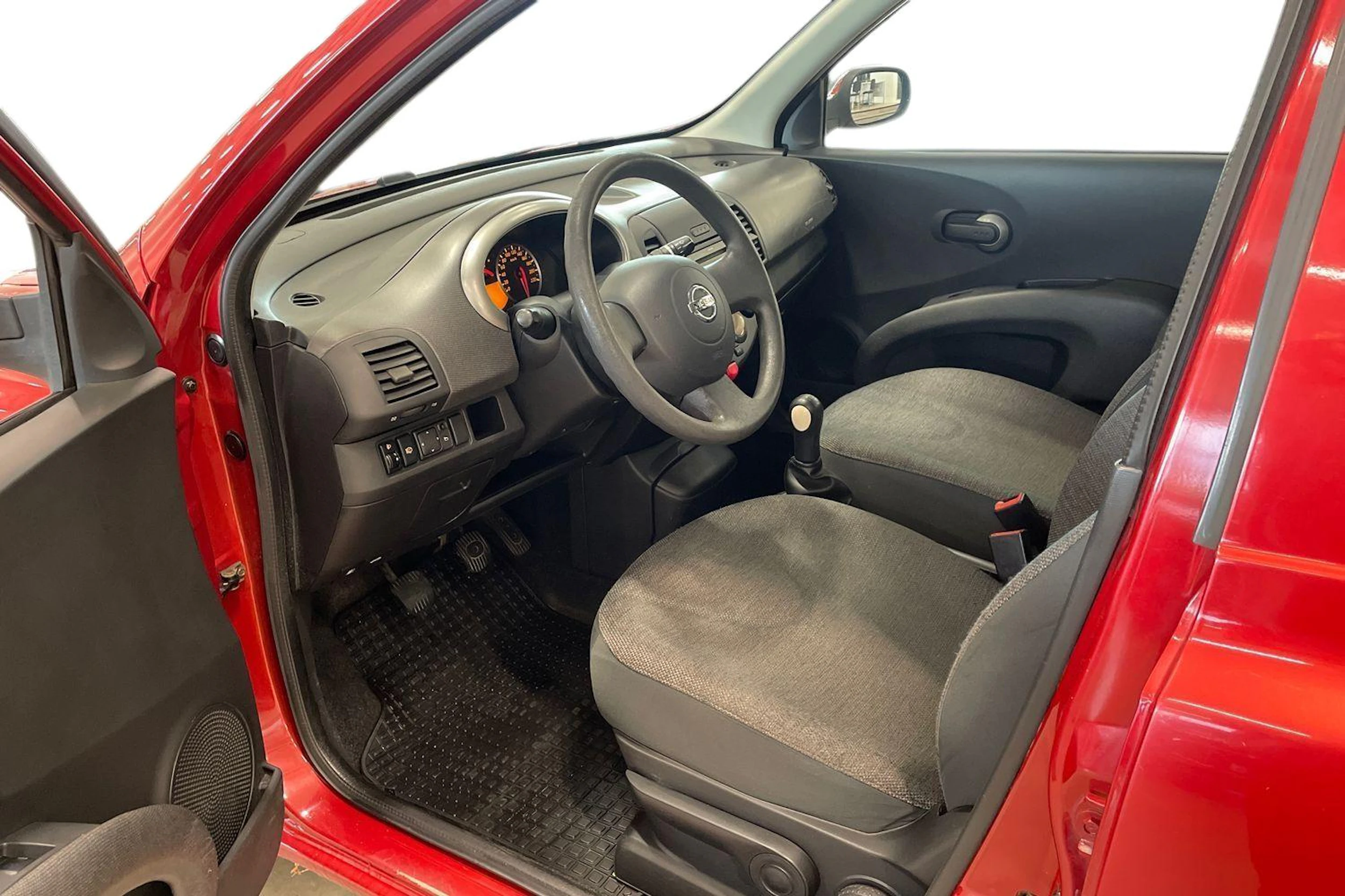 punainen Nissan Micra 2006 kuva 7.