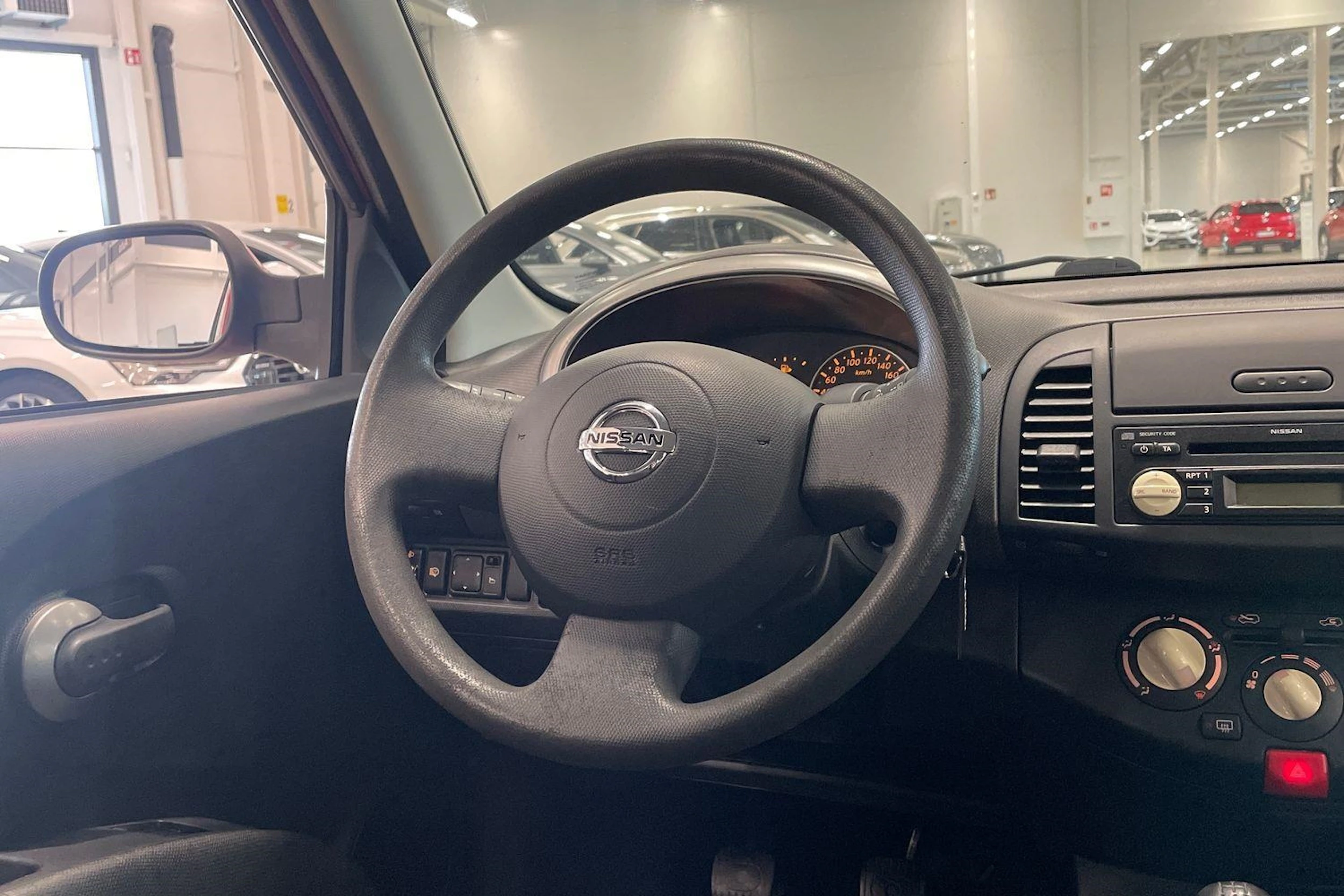 punainen Nissan Micra 2006 kuva 12.