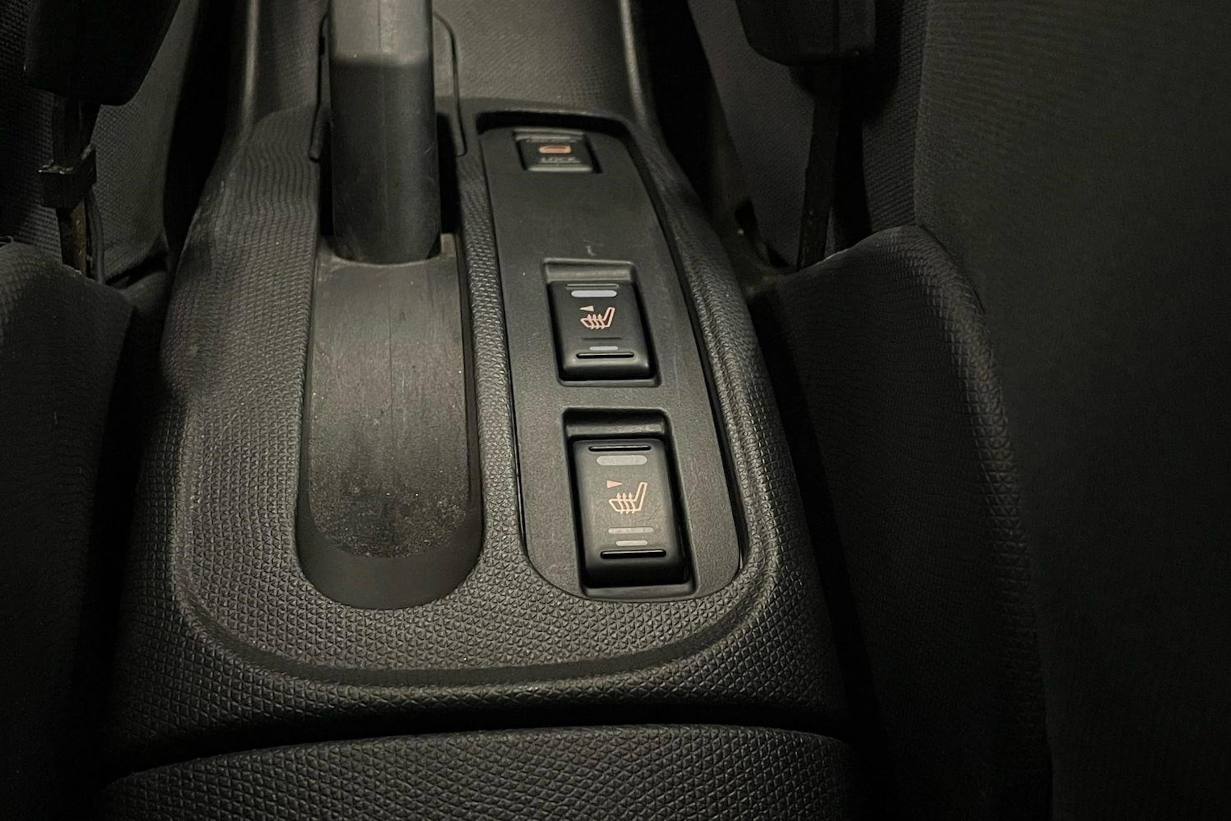 punainen Nissan Micra 2006 kuva 17.