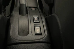 punainen Nissan Micra 2006 kuva 17.