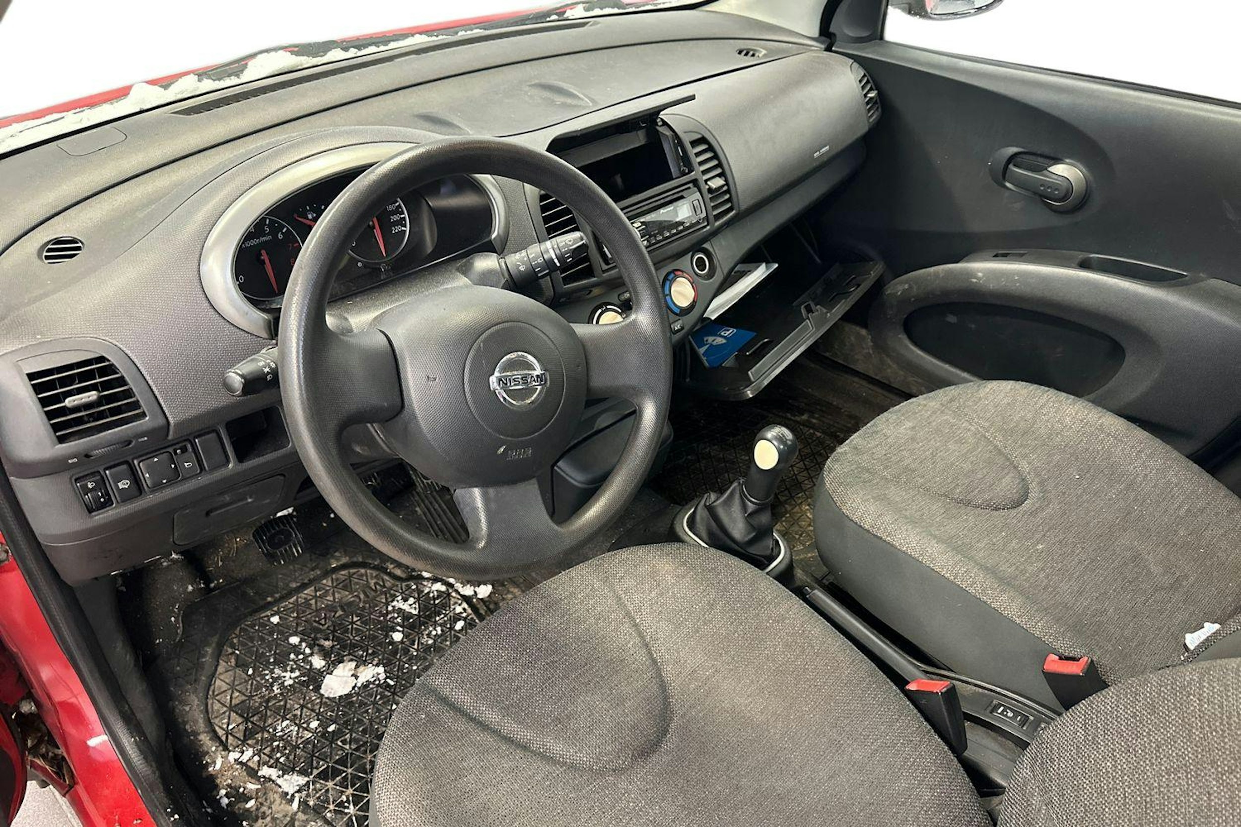 Punainen Nissan MICRA 2006 kuva 6.