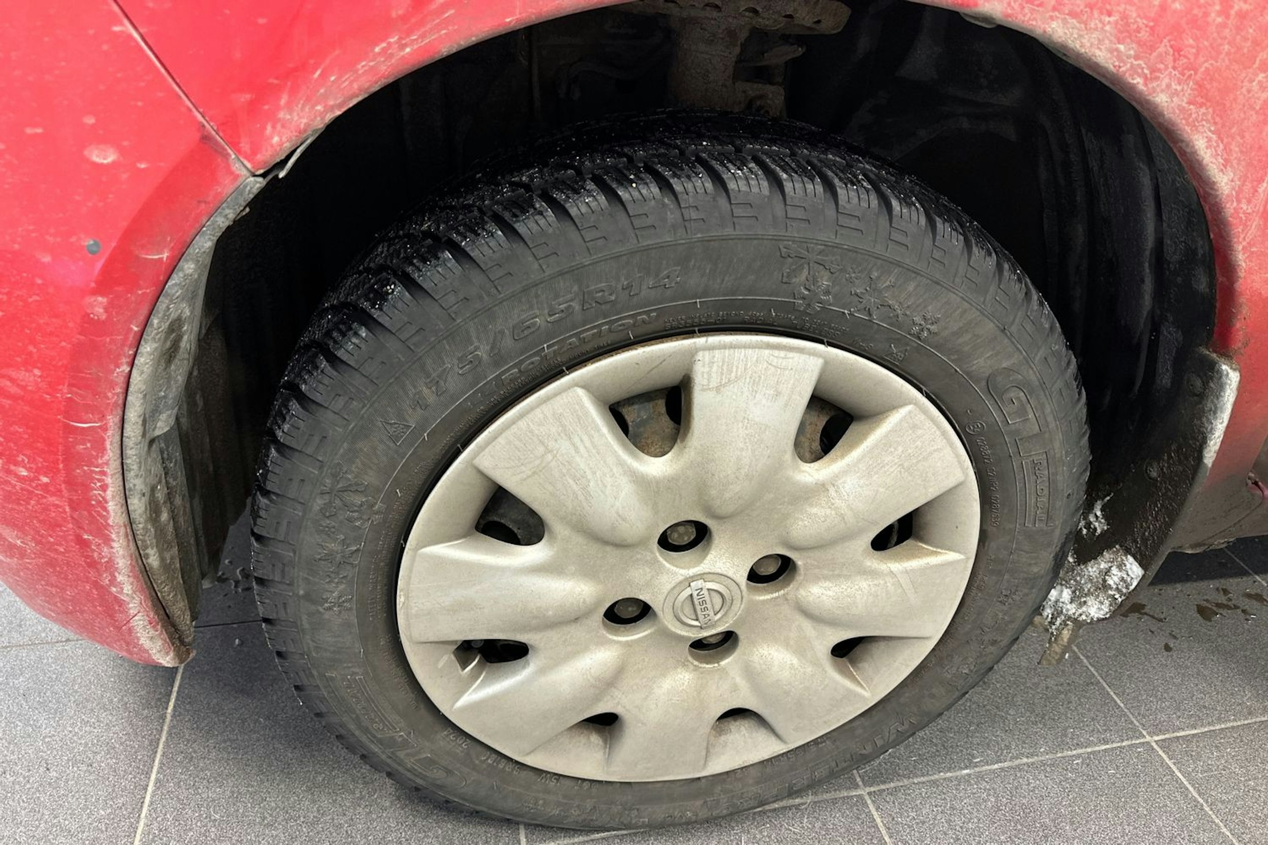 Punainen Nissan MICRA 2006 kuva 10.