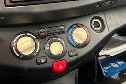 Punainen Nissan MICRA 2006 kuva 13.