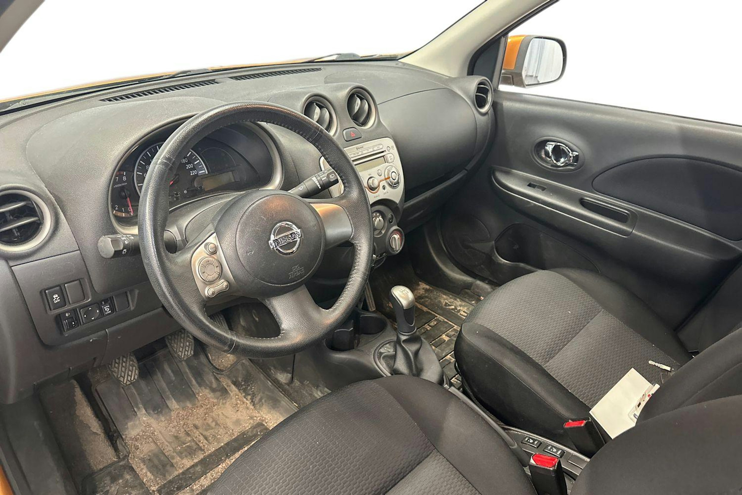 oranssi Nissan Micra 2013 kuva 3.
