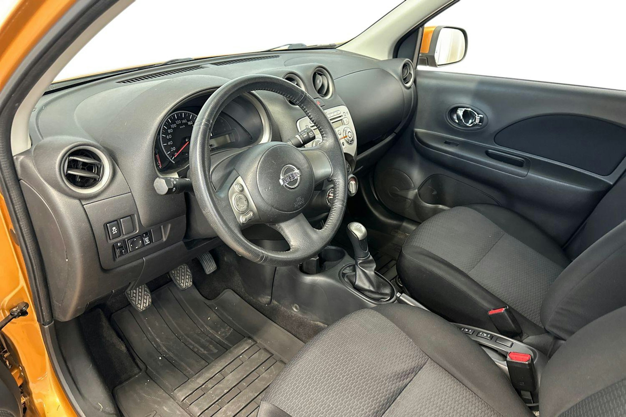oranssi Nissan Micra 2013 kuva 7.