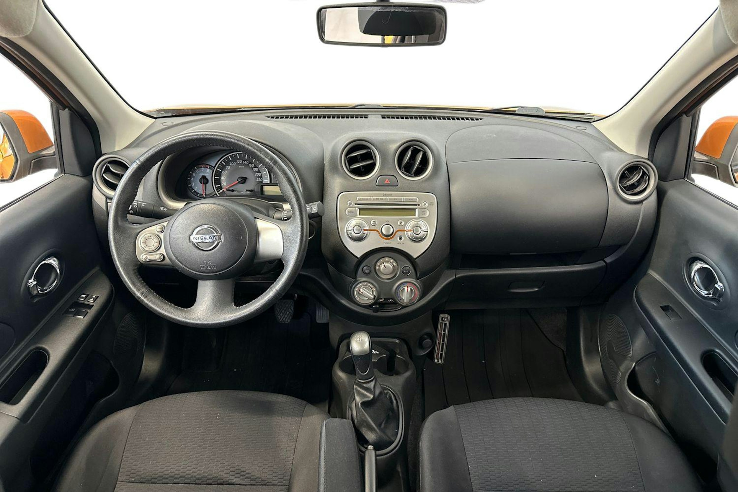 oranssi Nissan Micra 2013 kuva 9.