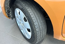 oranssi Nissan Micra 2013 kuva 13.