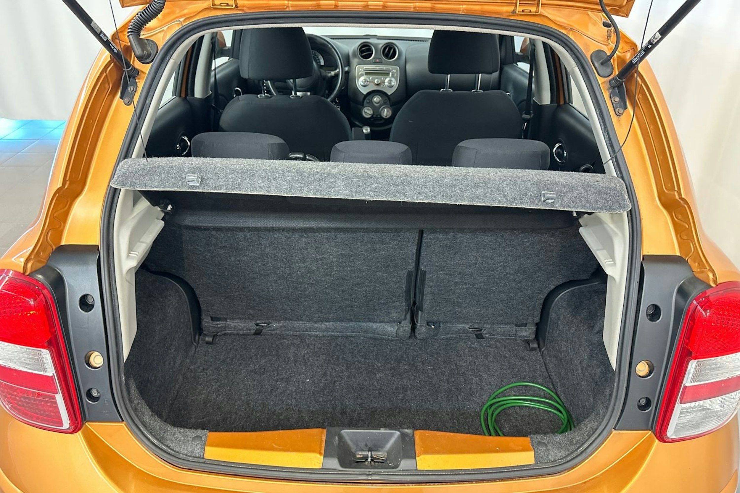 oranssi Nissan Micra 2013 kuva 15.
