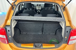 oranssi Nissan Micra 2013 kuva 15.