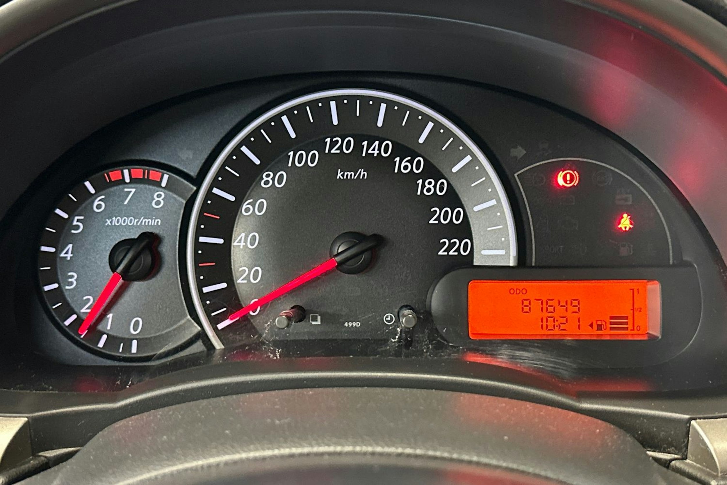 oranssi Nissan Micra 2013 kuva 16.