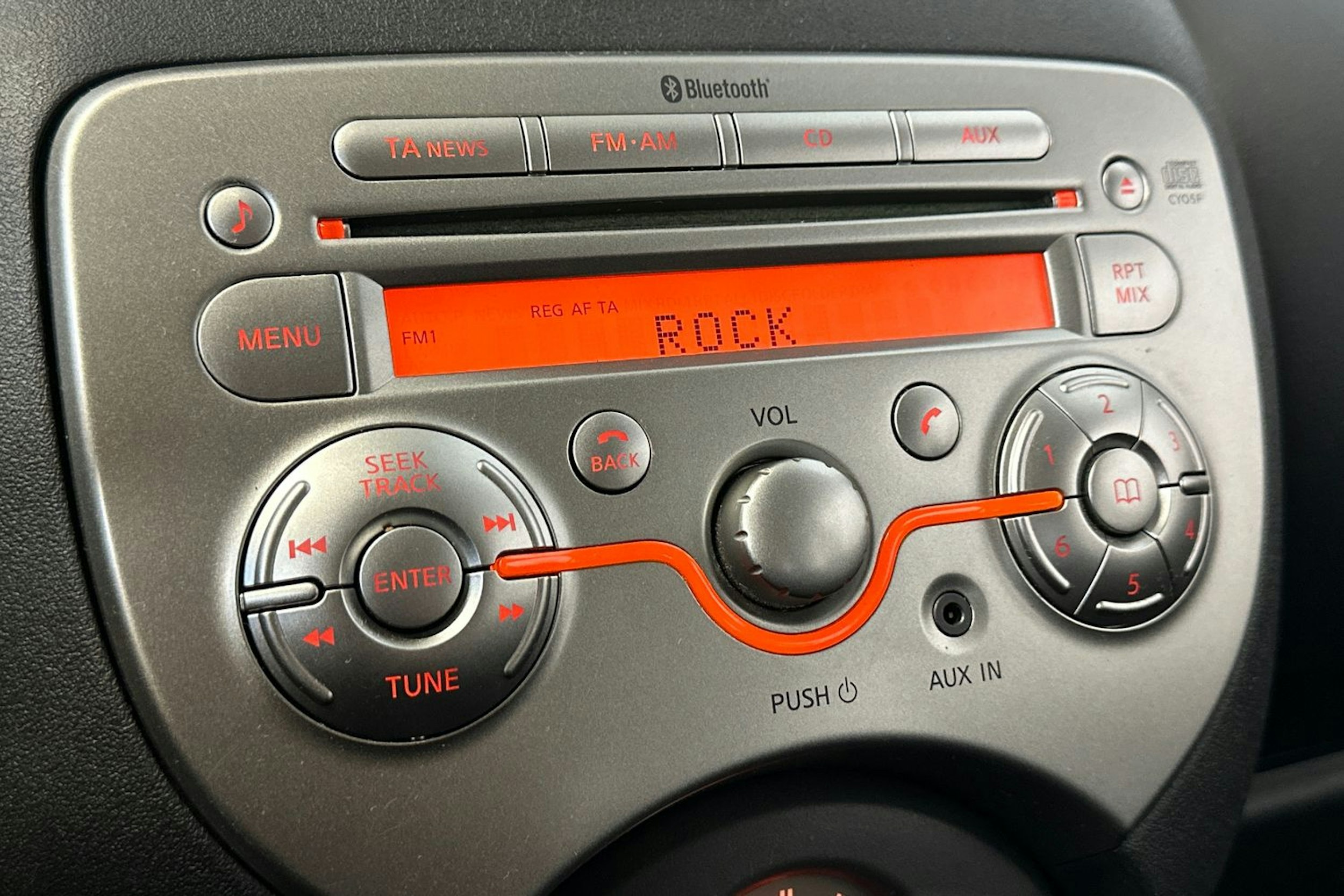 oranssi Nissan Micra 2013 kuva 17.