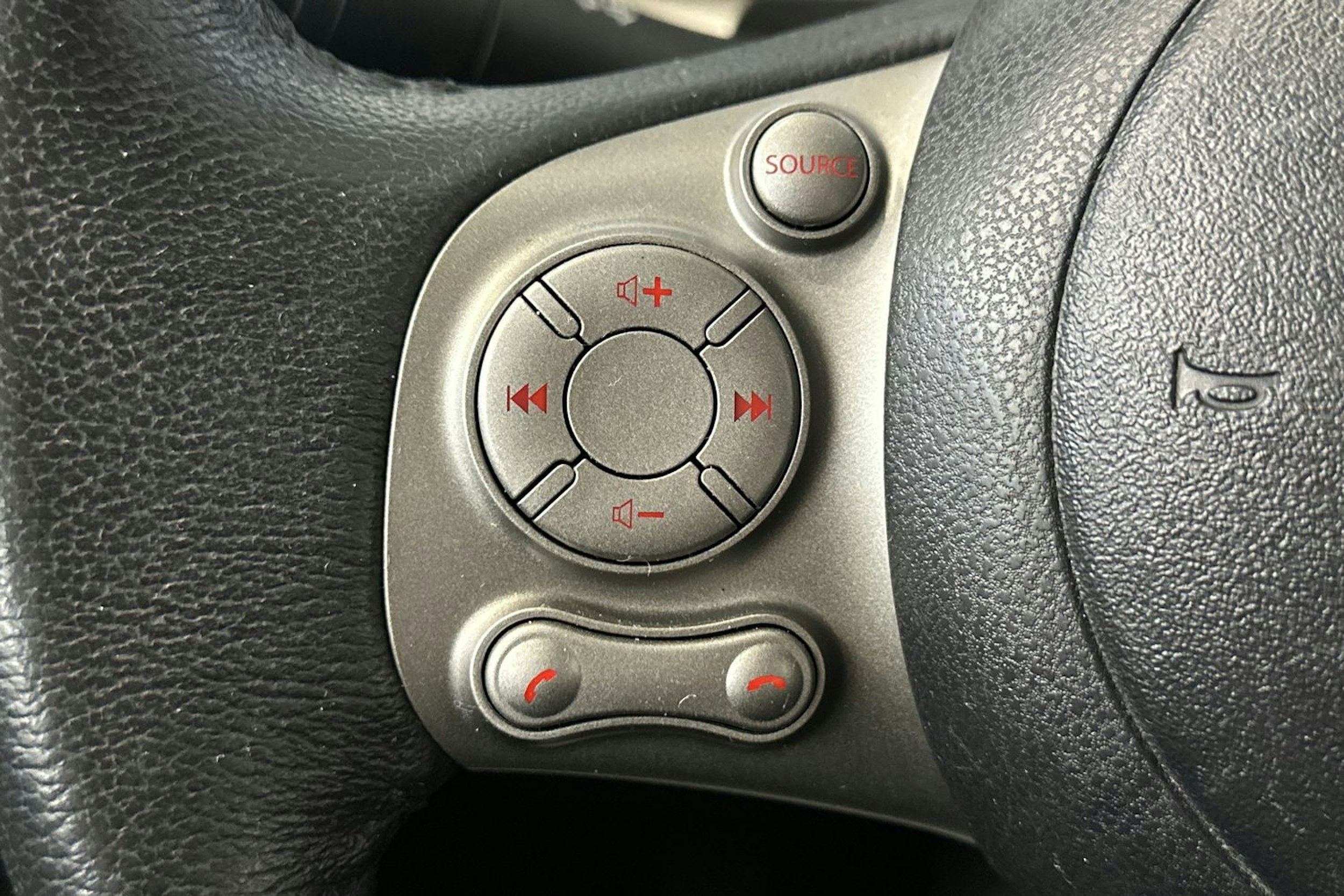 oranssi Nissan Micra 2013 kuva 21.