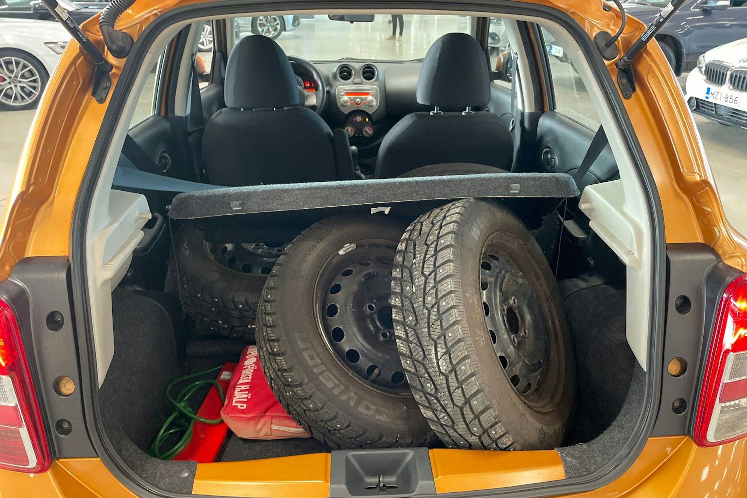 oranssi Nissan Micra 2013 kuva 14.