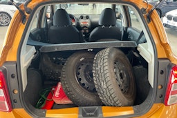 oranssi Nissan Micra 2013 kuva 14.