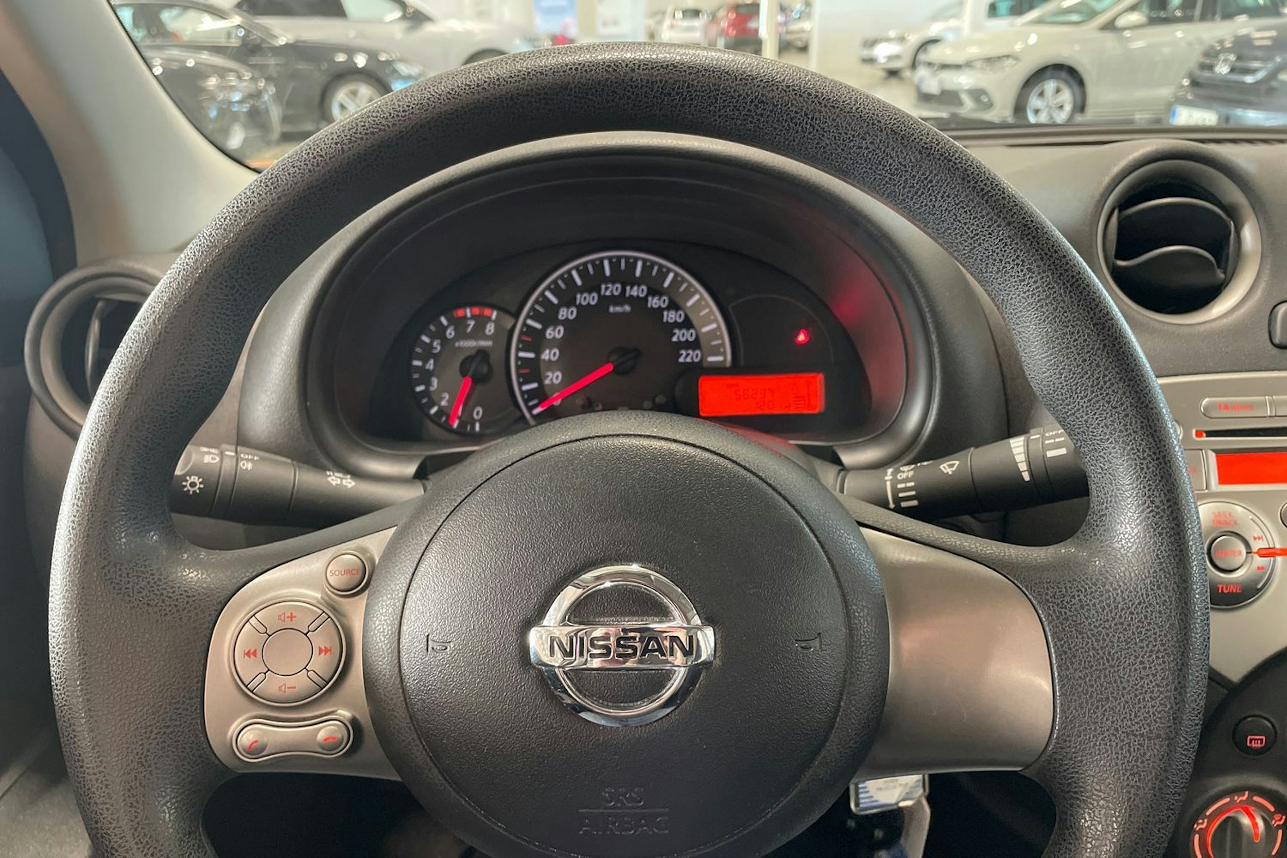 oranssi Nissan Micra 2013 kuva 15.