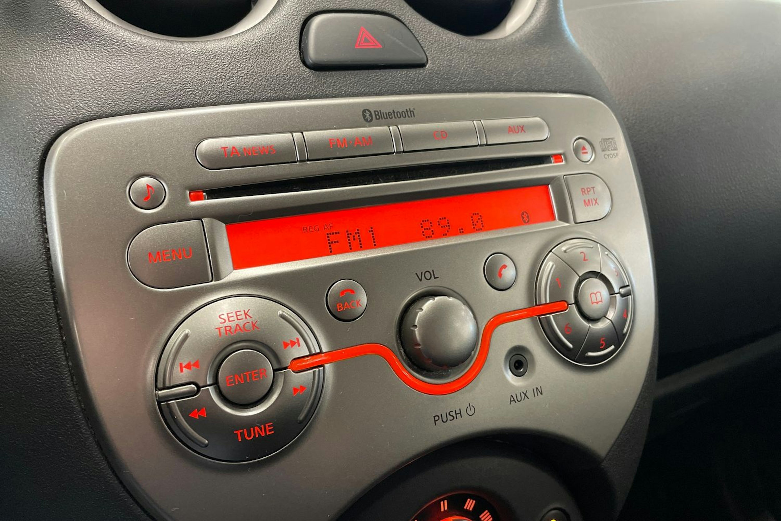 oranssi Nissan Micra 2013 kuva 17.
