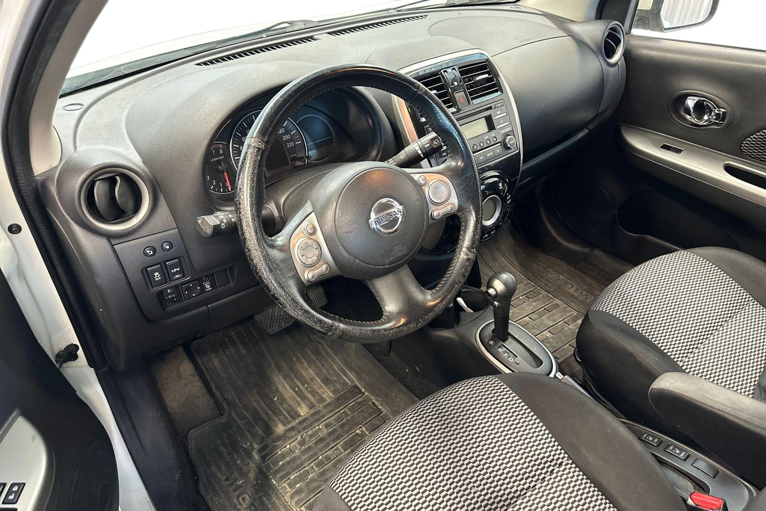 valkoinen Nissan Micra 2014 kuva 3.
