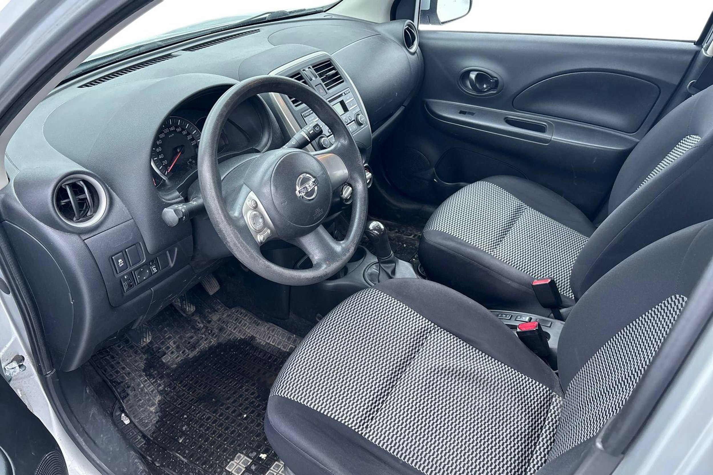 hopea Nissan Micra 2014 kuva 3.