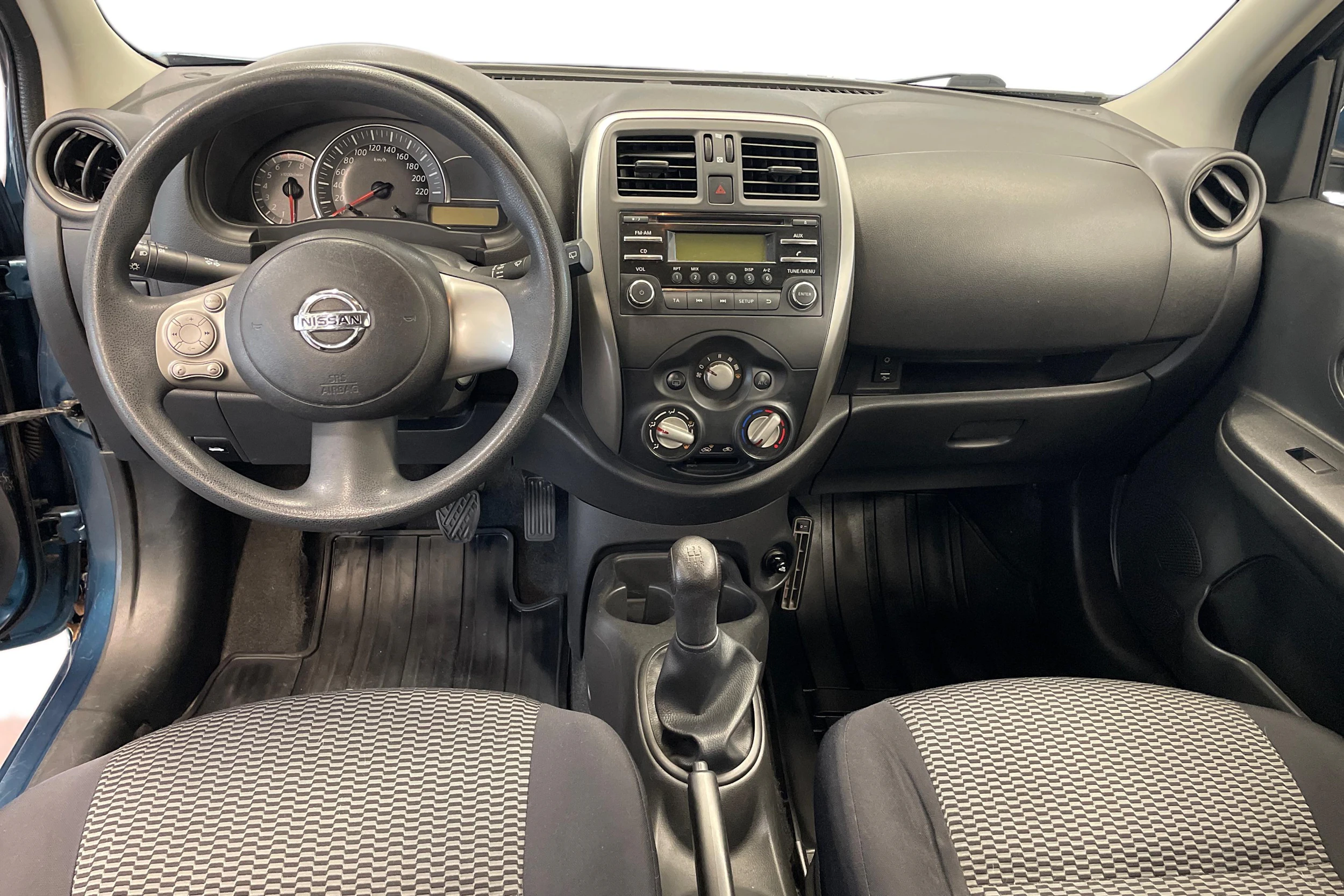 sininen Nissan Micra 2015 kuva 7.