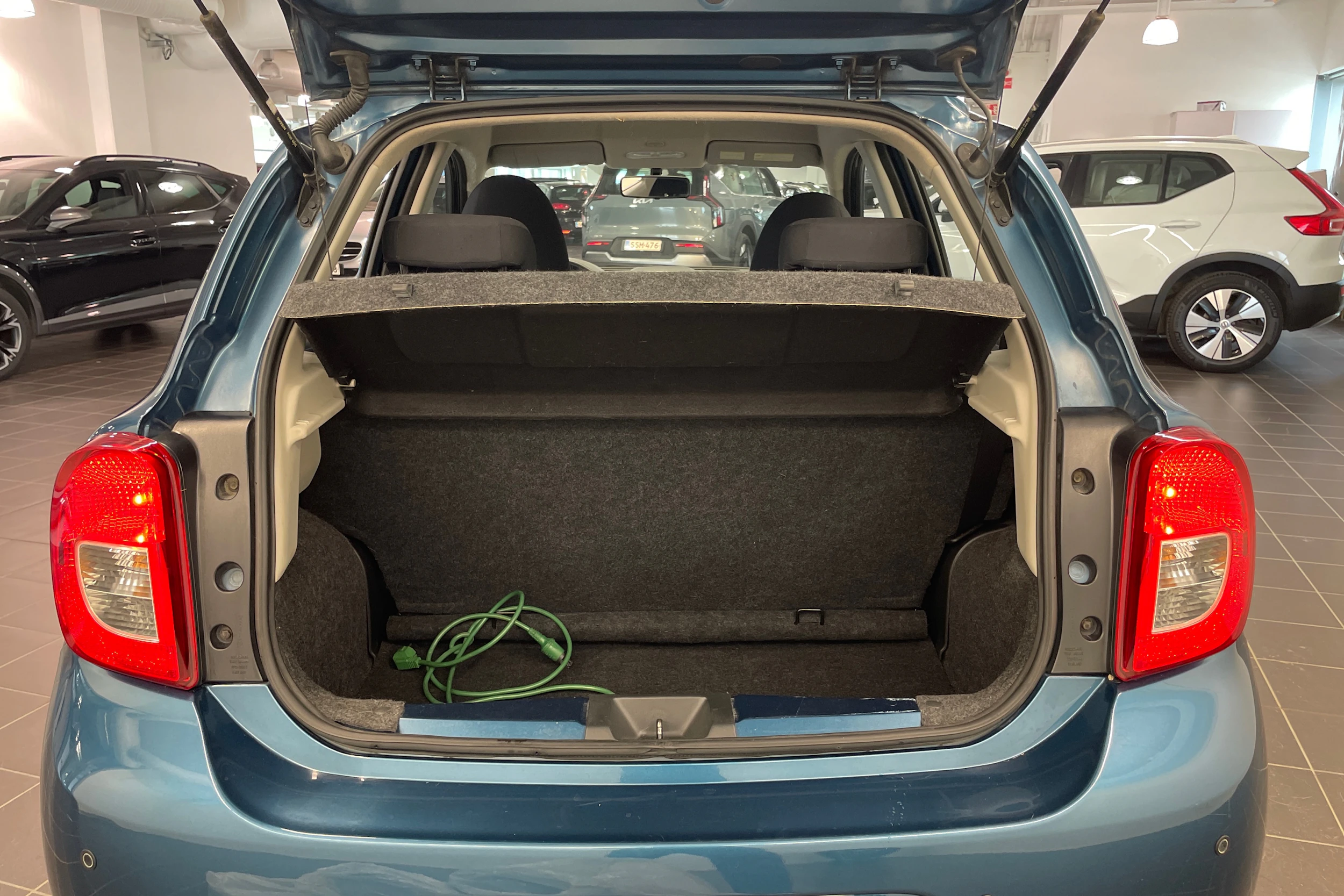 sininen Nissan Micra 2015 kuva 13.