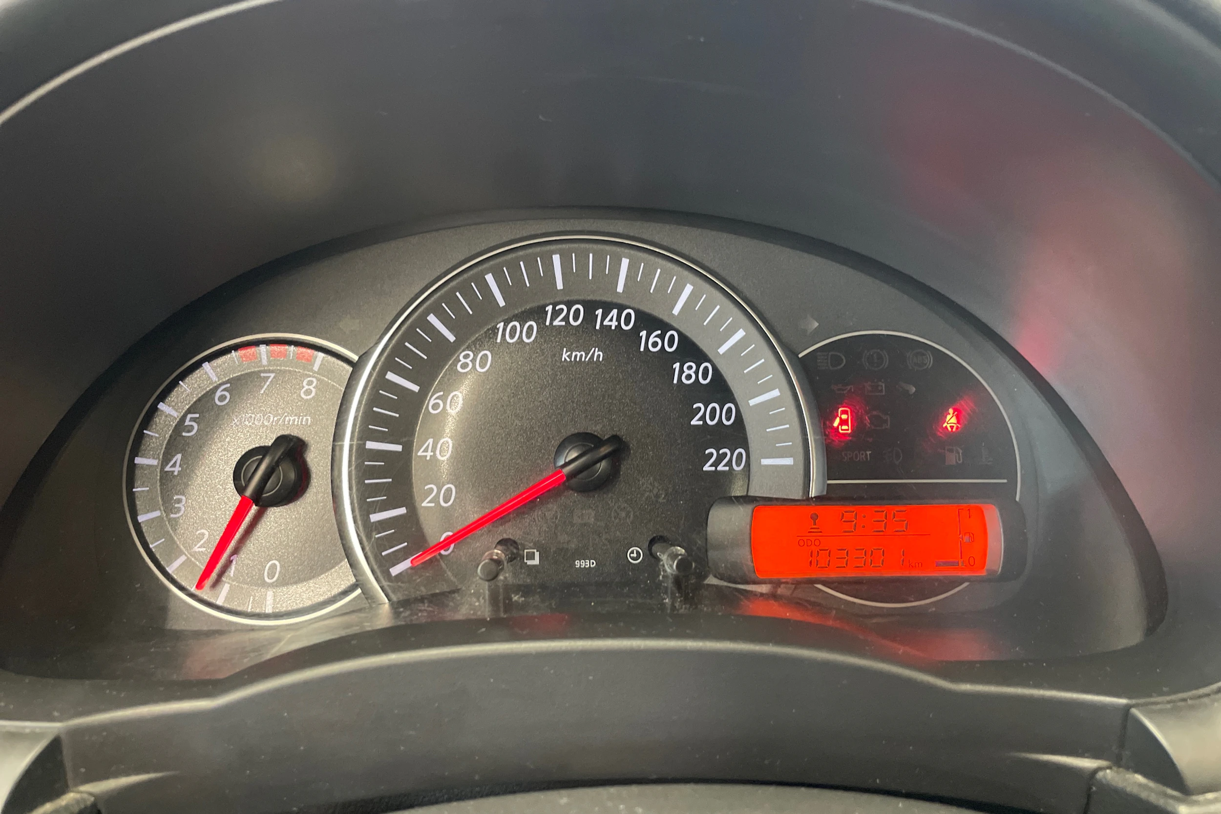 sininen Nissan Micra 2015 kuva 16.