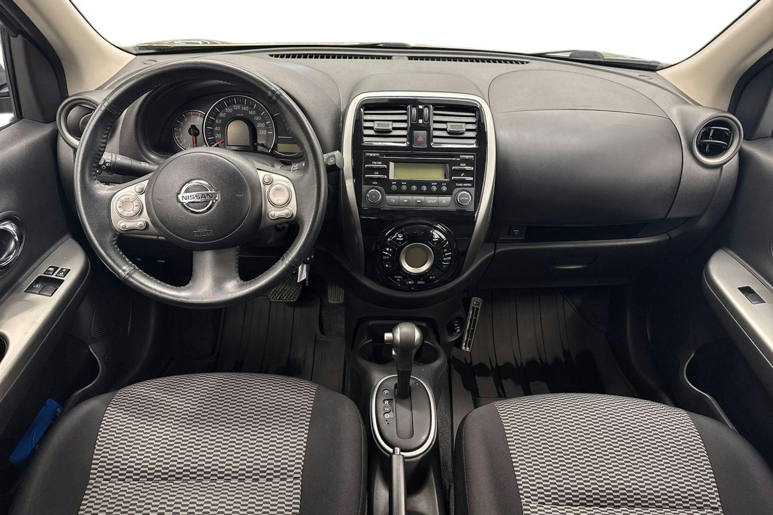 harmaa Nissan Micra 2015 kuva 9.