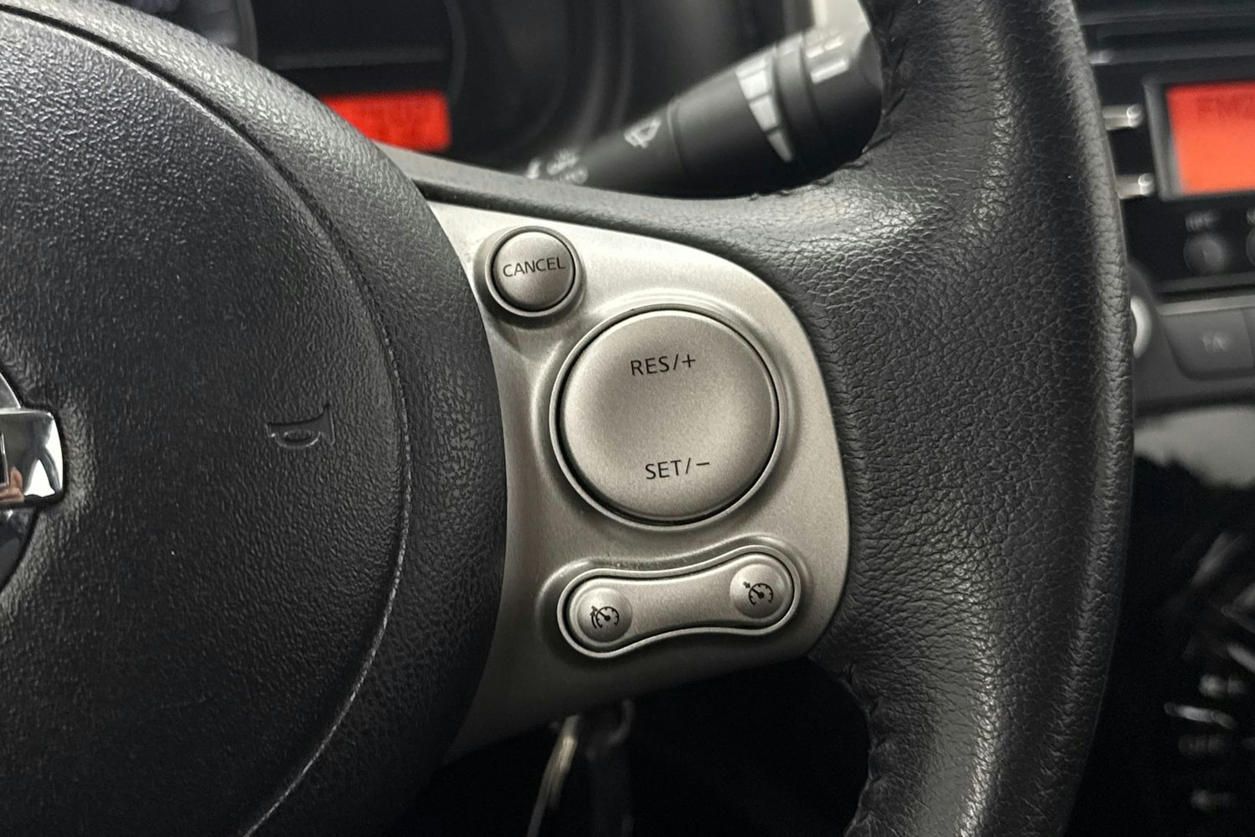 harmaa Nissan Micra 2015 kuva 15.