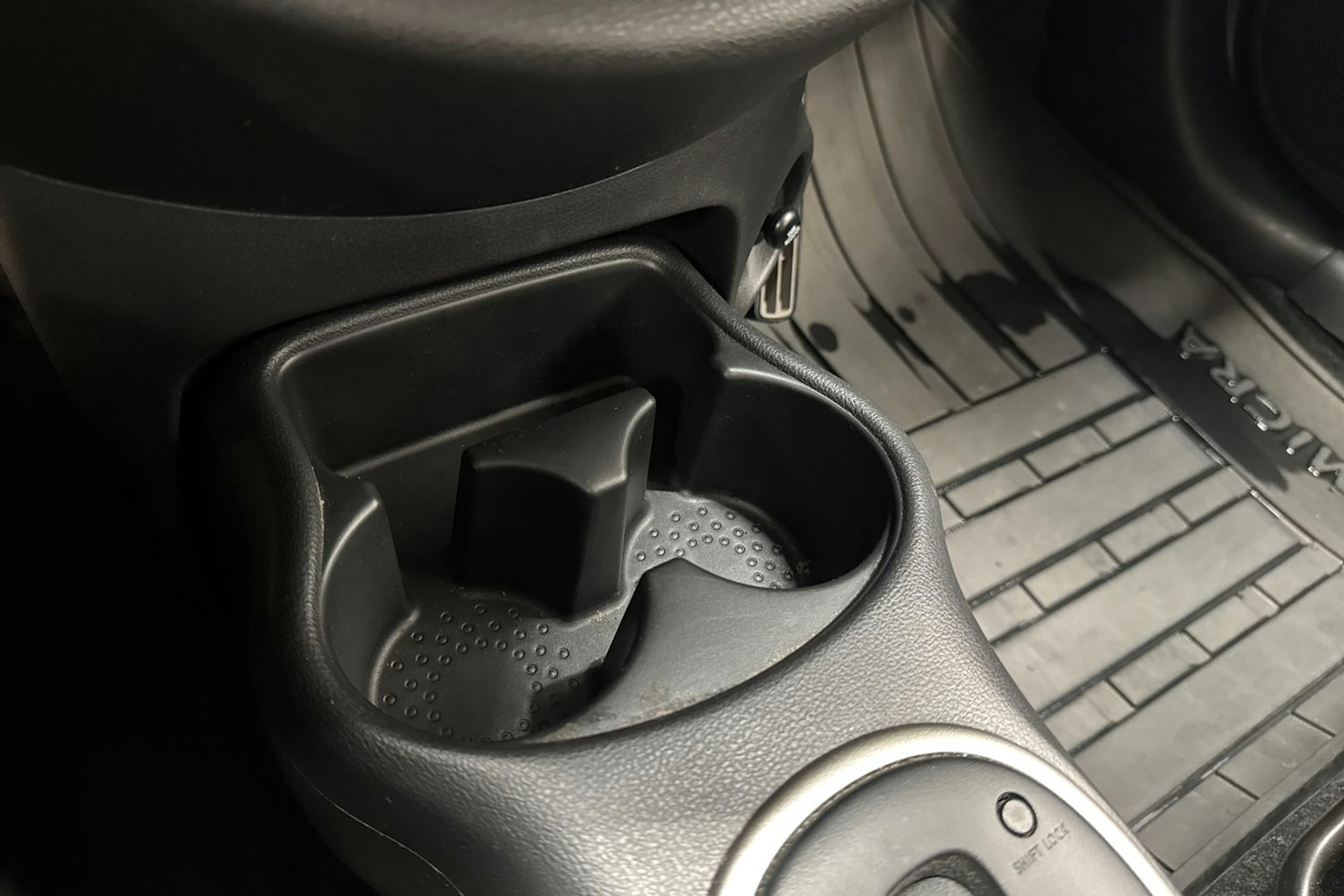 harmaa Nissan Micra 2015 kuva 26.