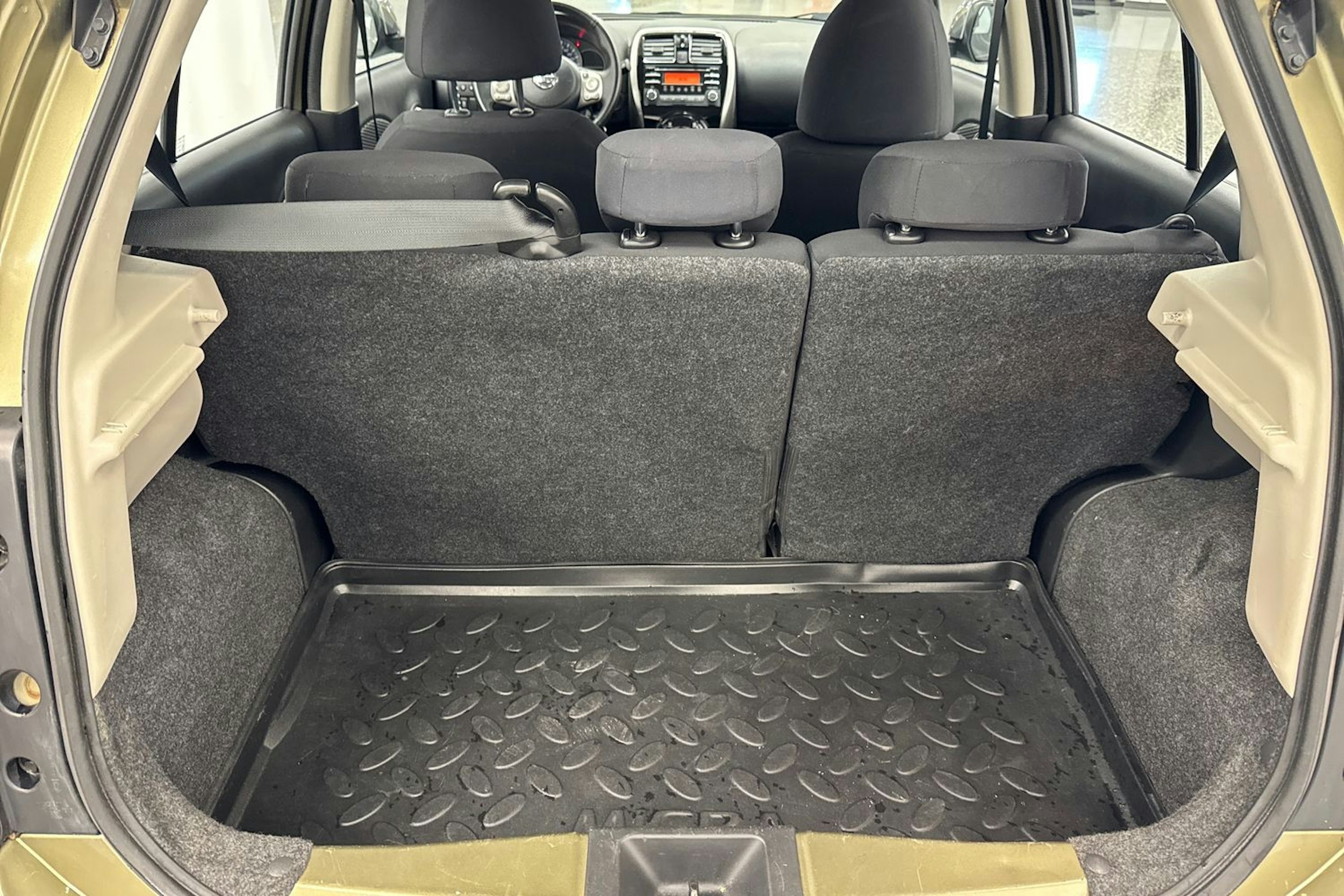 harmaa Nissan Micra 2015 kuva 31.