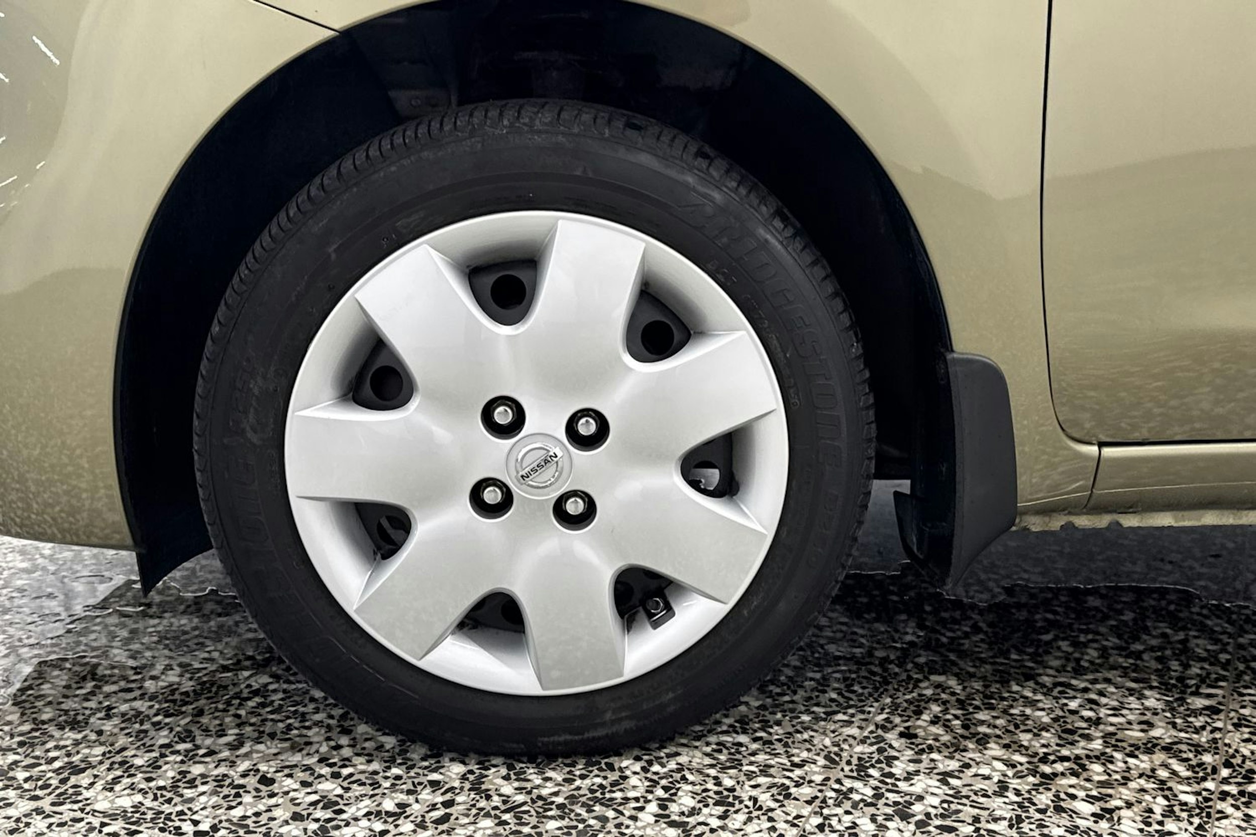 harmaa Nissan Micra 2015 kuva 32.