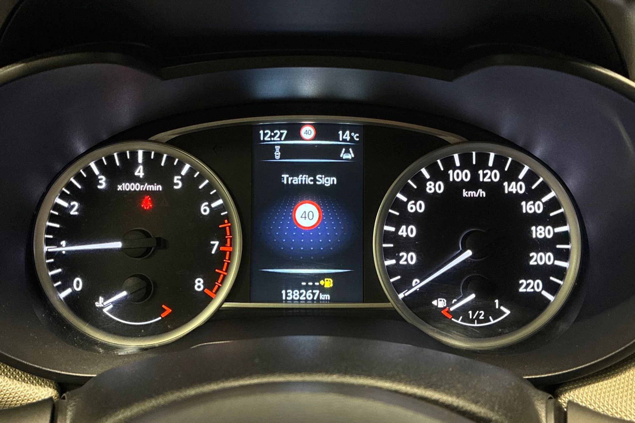 harmaa Nissan Micra 2017 kuva 12.