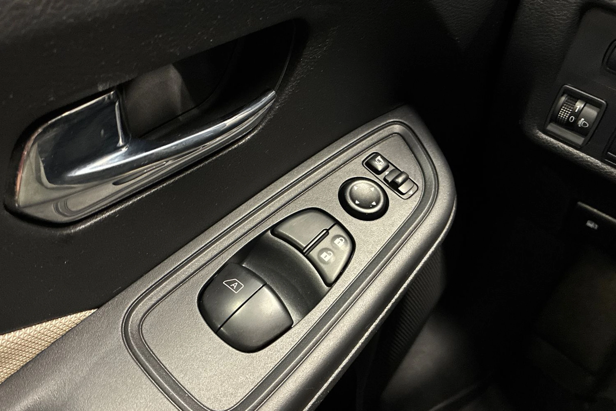 harmaa Nissan Micra 2017 kuva 16.