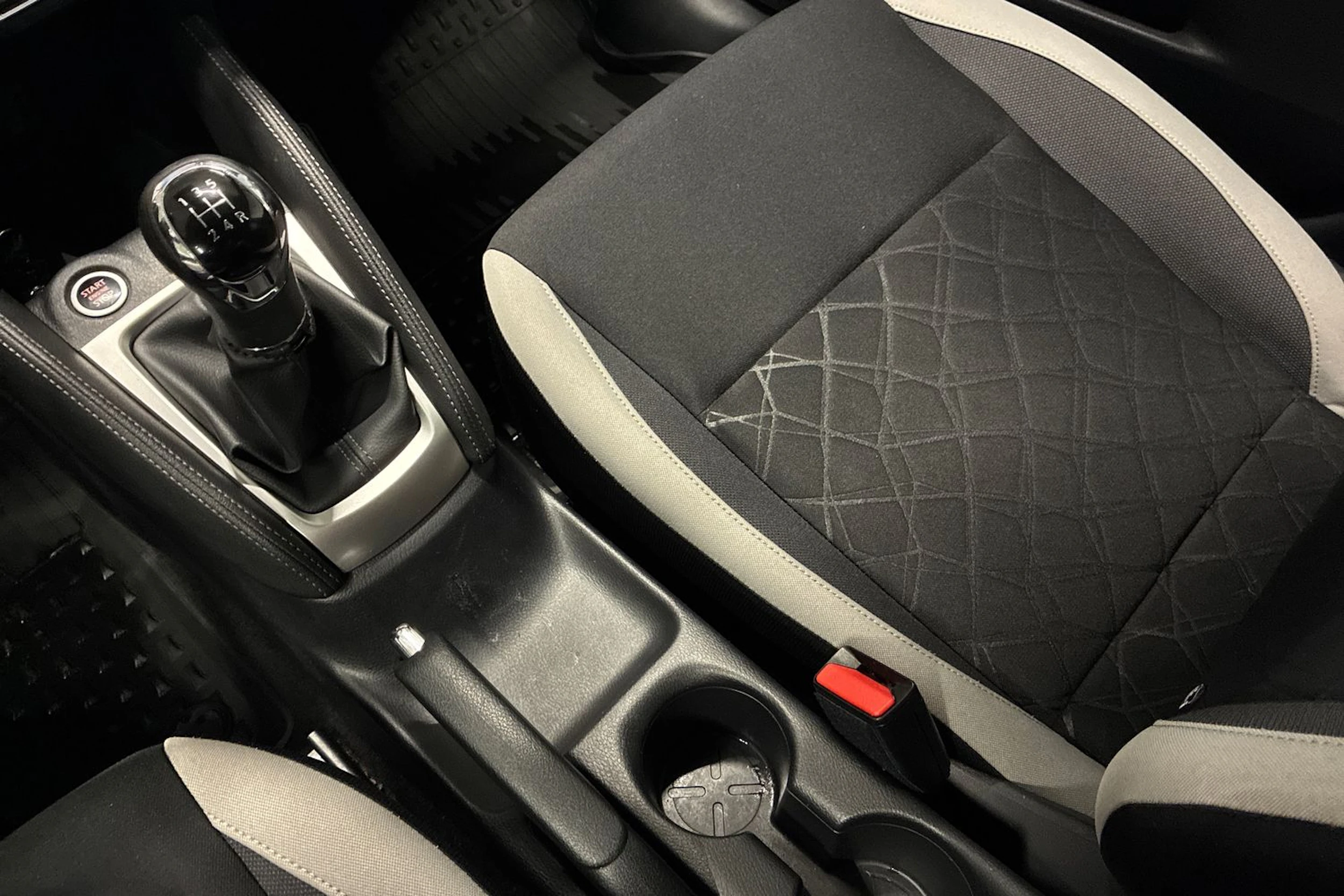 harmaa Nissan Micra 2017 kuva 17.