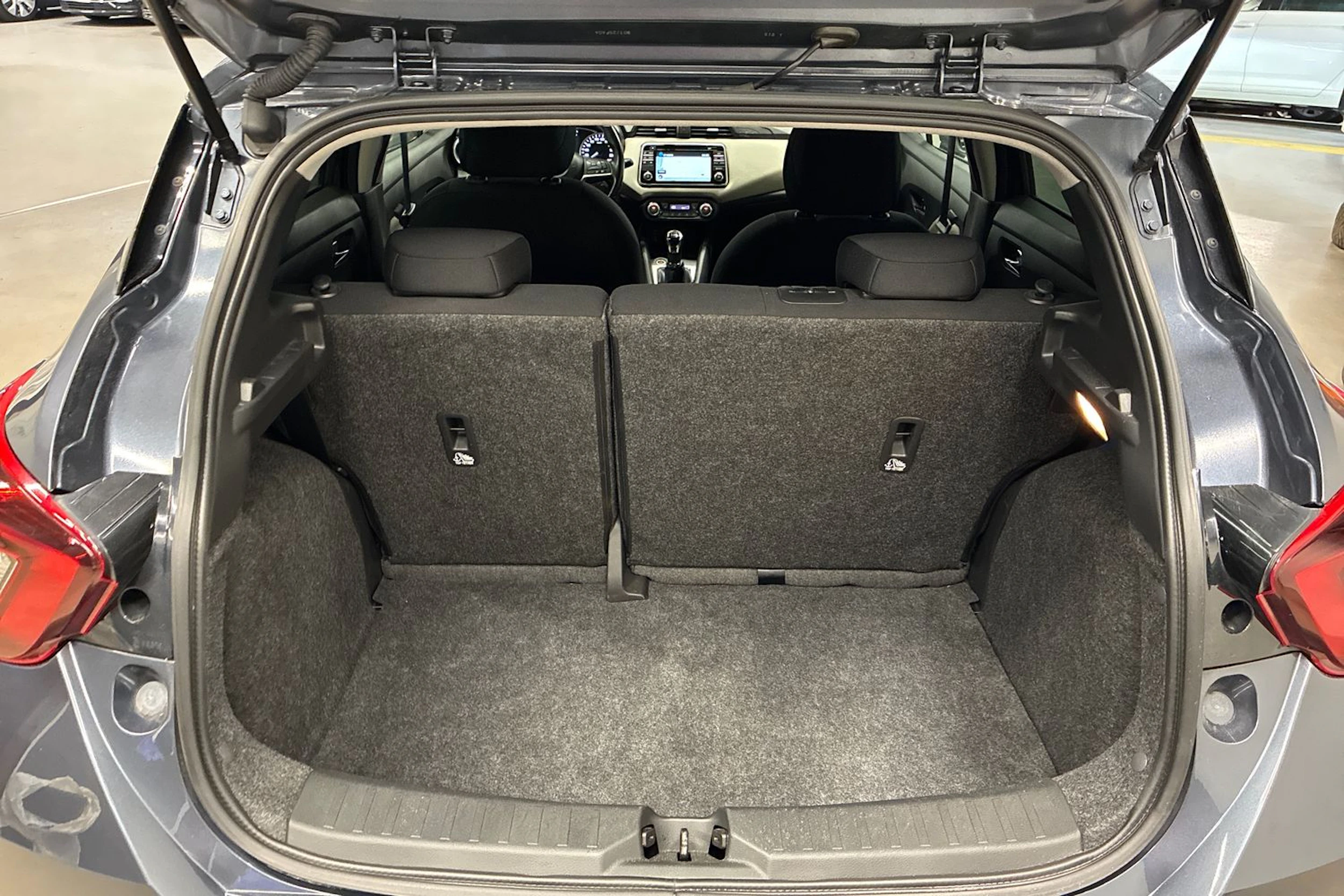 harmaa Nissan Micra 2017 kuva 22.